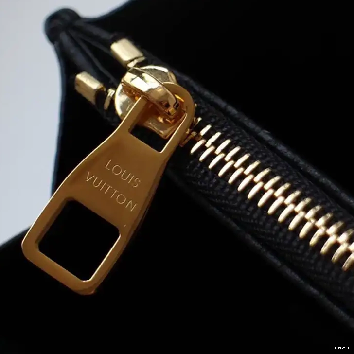 LV Bags 208B570081 0815